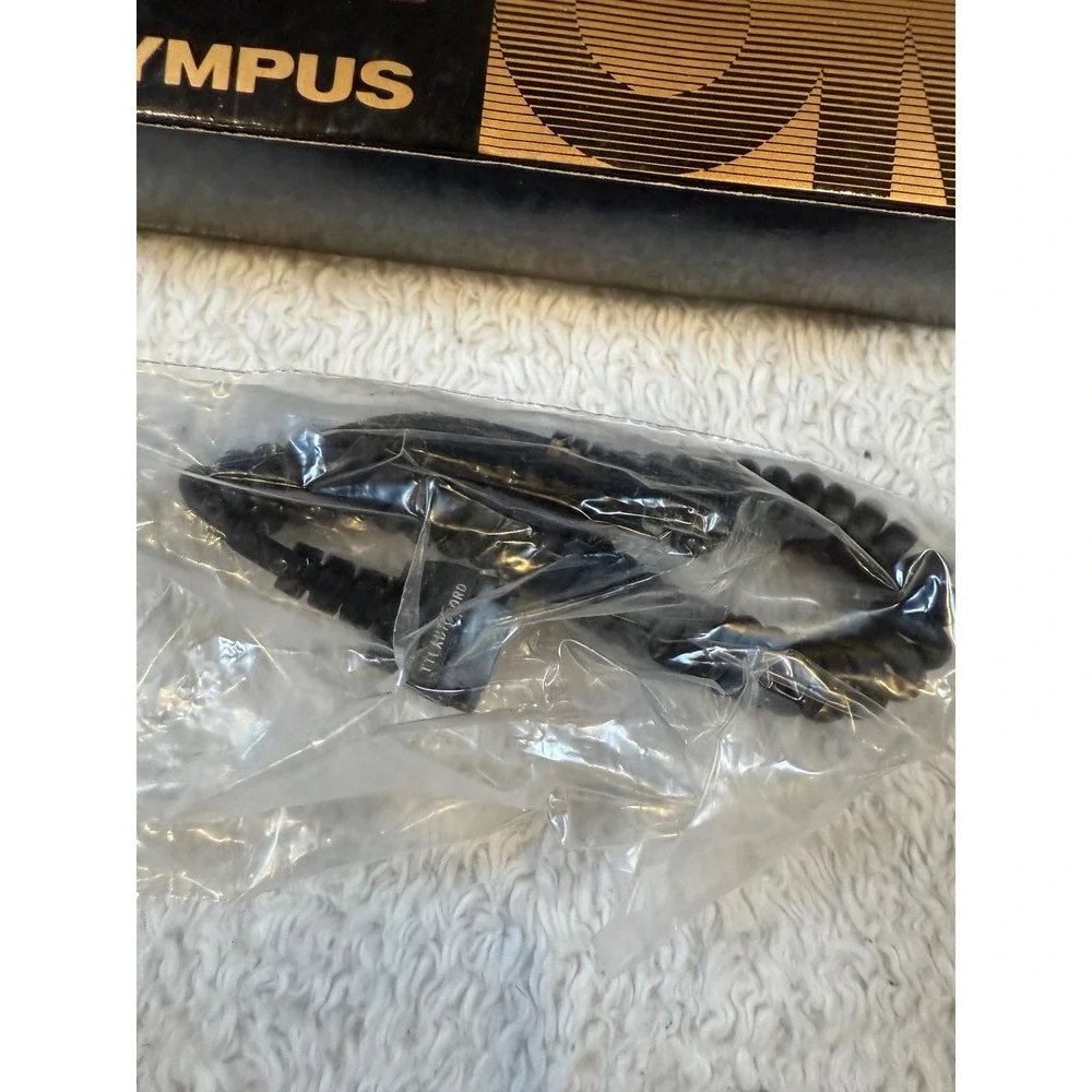 Olympus OM System TTL Auto Cord 0.6m Coiled Flash Sync Cable for Shoe 2 Only